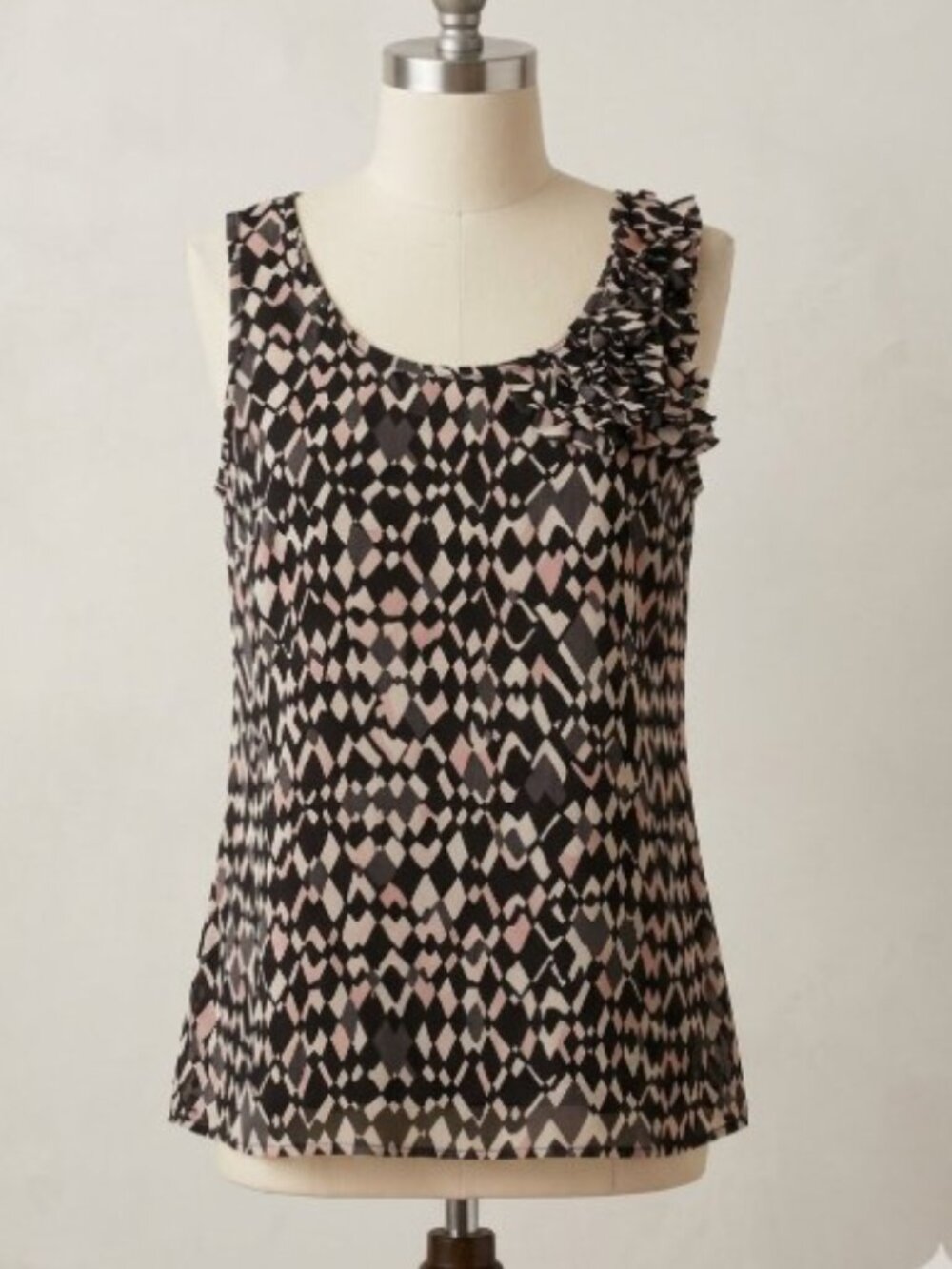 DKNY Donna Karan New York Sleeveless Geometric-Print Blouse in Size Petite